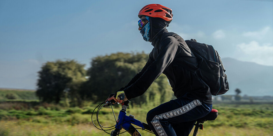 Výber cyklistickej čiapky a šatky na krk - príslušenstvo pre každého!>